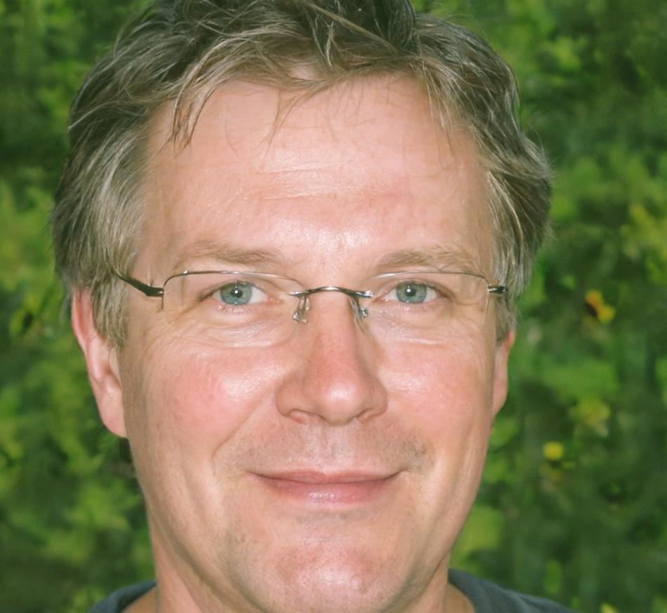 Преподаватель курса Айбек Смагулов