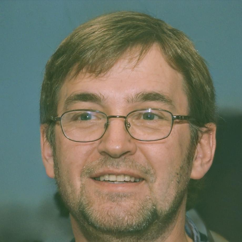 Портрет Тимура Жанабаева, руководителя отдела машинного обучения